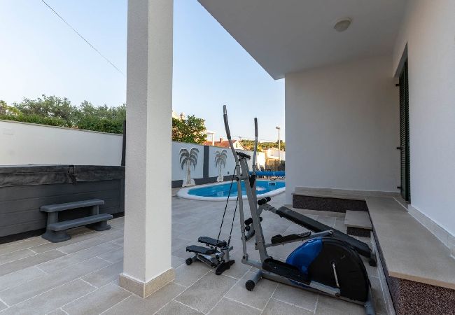 Appartamento a Supetar - Appartamento in San Pietro della Brazza (Supetar) con vista mare, terrazzo, Climatizzazione, WIFI (3553-3) Appartamento a Supetar - Appartamento in San Pietro della Brazza (Supetar) con vista mare, terrazzo, Climatizzazione, WIFI (3553-3)