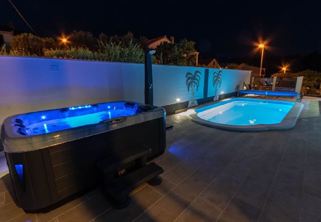 Appartamento a Supetar - Appartamento in San Pietro della Brazza (Supetar) con vista mare, terrazzo, Climatizzazione, WIFI (3553-3) Appartamento a Supetar - Appartamento in San Pietro della Brazza (Supetar) con vista mare, terrazzo, Climatizzazione, WIFI (3553-3)