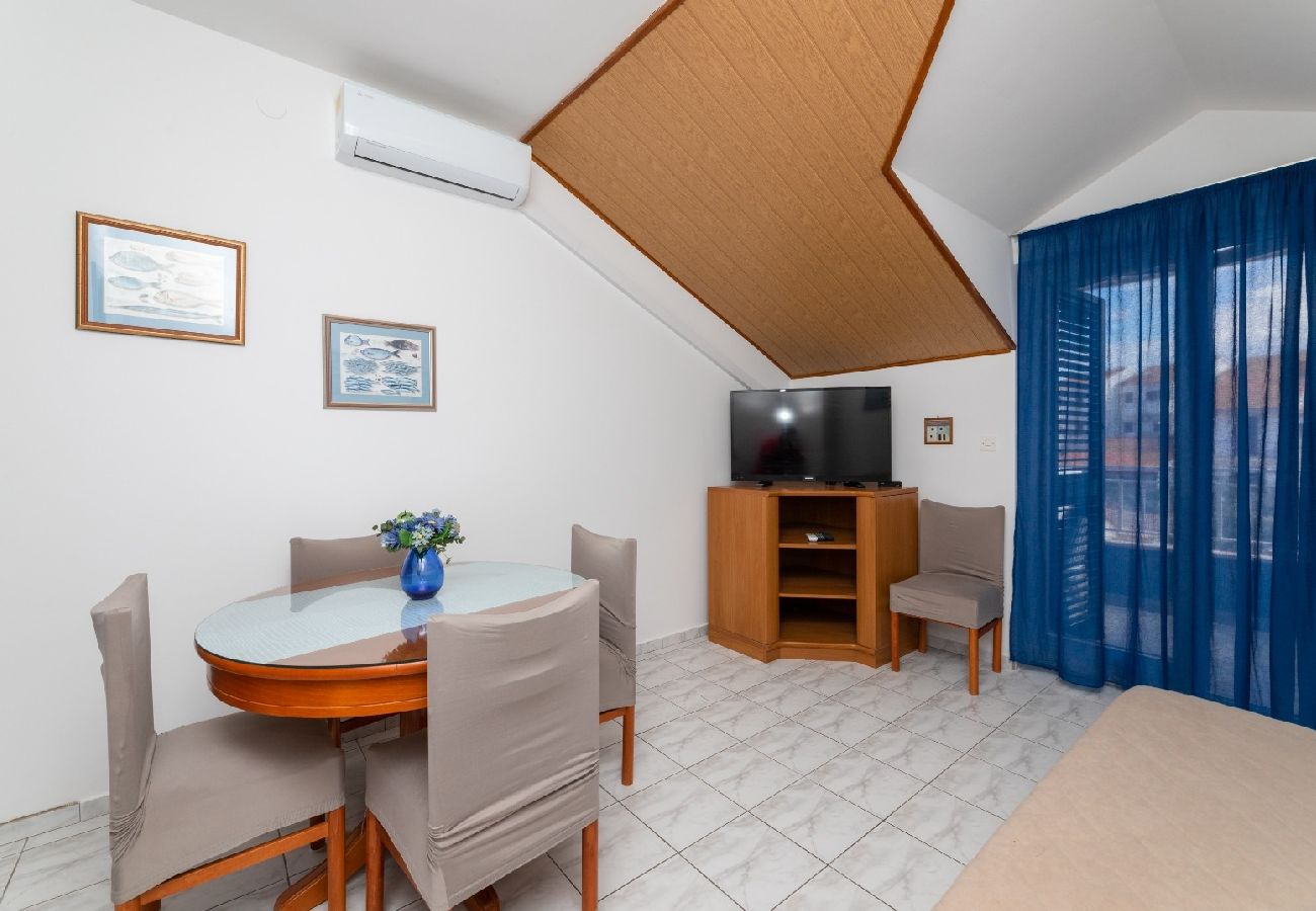 Appartamento a Supetar - Appartamento in San Pietro della Brazza (Supetar) con vista mare, terrazzo, Climatizzazione, WIFI (3553-3)