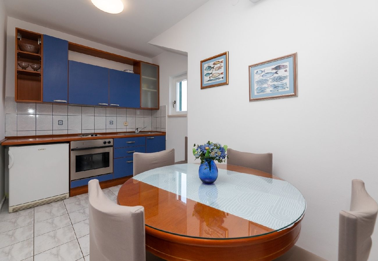 Appartamento a Supetar - Appartamento in San Pietro della Brazza (Supetar) con vista mare, terrazzo, Climatizzazione, WIFI (3553-3)