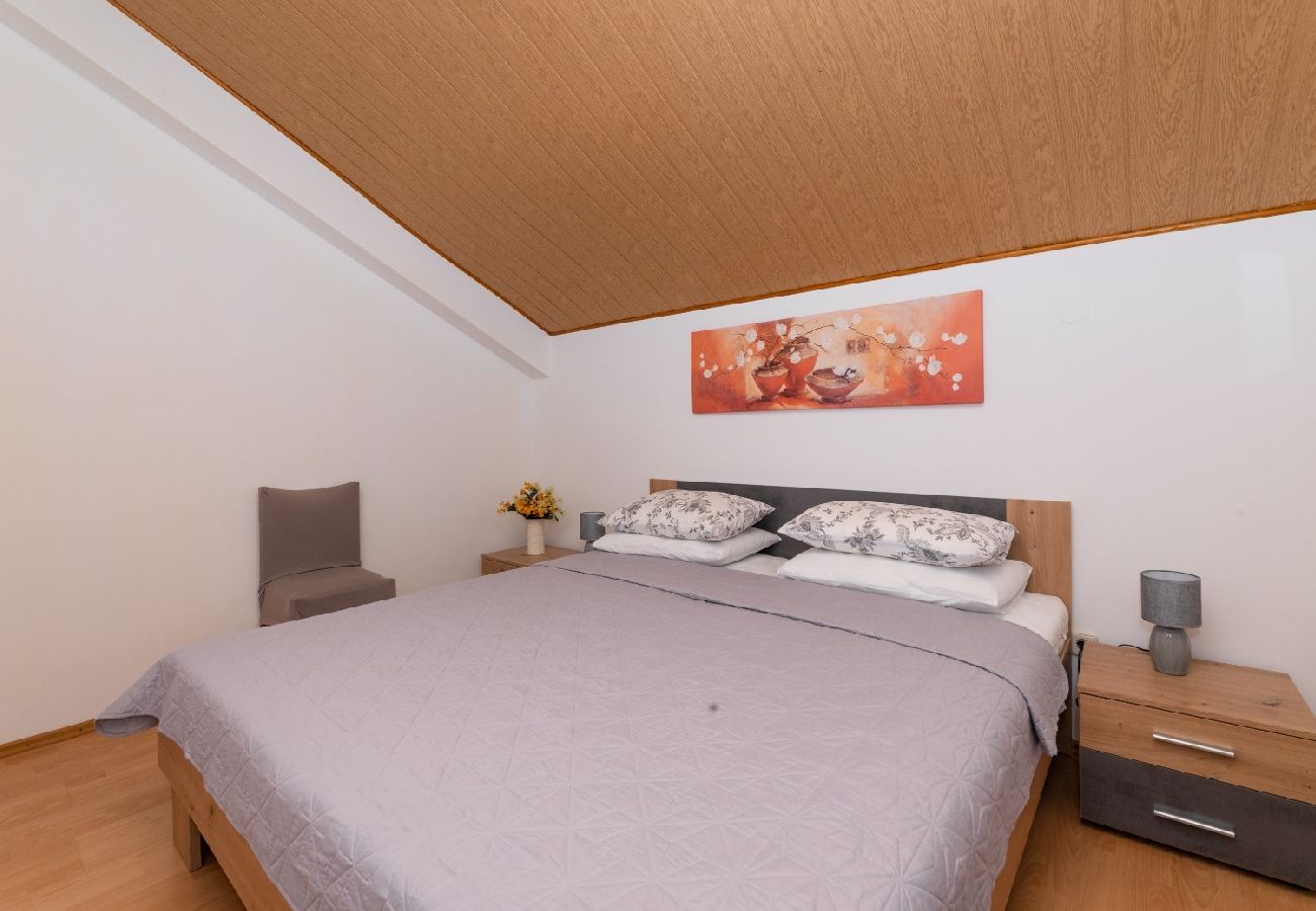 Appartamento a Supetar - Appartamento in San Pietro della Brazza (Supetar) con vista mare, terrazzo, Climatizzazione, WIFI (3553-3)