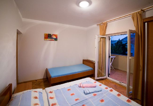 Appartamento a Lopar - Appartamento in Loparo (Lopar) con balcone, Climatizzazione, WIFI (4739-2) Appartamento a Lopar - Appartamento in Loparo (Lopar) con balcone, Climatizzazione, WIFI (4739-2)
