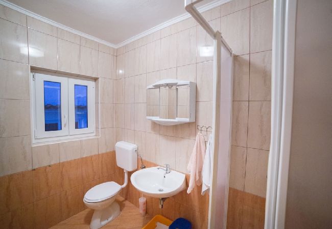 Appartamento a Lopar - Appartamento in Loparo (Lopar) con balcone, Climatizzazione, WIFI (4739-2) Appartamento a Lopar - Appartamento in Loparo (Lopar) con balcone, Climatizzazione, WIFI (4739-2)