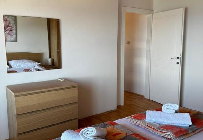 Appartamento a Murter - Appartamento in Morter (Murter) con vista mare, terrazzo, Climatizzazione, WIFI (5026-1) Appartamento a Murter - Appartamento in Morter (Murter) con vista mare, terrazzo, Climatizzazione, WIFI (5026-1)