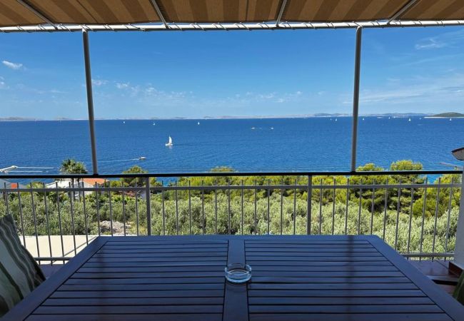 Appartamento a Murter - Appartamento in Morter (Murter) con vista mare, terrazzo, Climatizzazione, WIFI (5026-1) Appartamento a Murter - Appartamento in Morter (Murter) con vista mare, terrazzo, Climatizzazione, WIFI (5026-1)