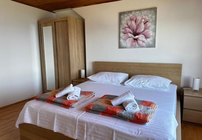 Appartamento a Murter - Appartamento in Morter (Murter) con vista mare, terrazzo, Climatizzazione, WIFI (5026-1) Appartamento a Murter - Appartamento in Morter (Murter) con vista mare, terrazzo, Climatizzazione, WIFI (5026-1)