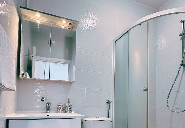 Appartamento a Murter - Appartamento in Morter (Murter) con vista mare, terrazzo, Climatizzazione, WIFI (5026-2) Appartamento a Murter - Appartamento in Morter (Murter) con vista mare, terrazzo, Climatizzazione, WIFI (5026-2)