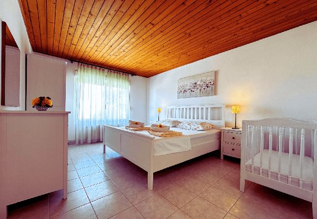 Appartamento a Murter - Appartamento in Morter (Murter) con vista mare, terrazzo, Climatizzazione, WIFI (5026-3) Appartamento a Murter - Appartamento in Morter (Murter) con vista mare, terrazzo, Climatizzazione, WIFI (5026-3)