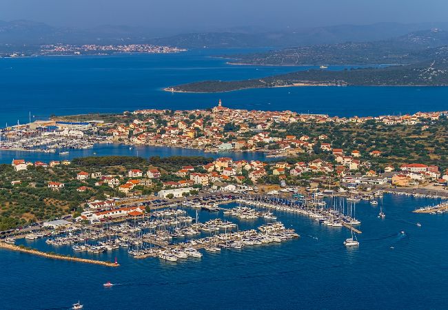 Appartamento a Murter - Appartamento in Morter (Murter) con vista mare, Climatizzazione, WIFI (5026-4) Appartamento a Murter - Appartamento in Morter (Murter) con vista mare, Climatizzazione, WIFI (5026-4)