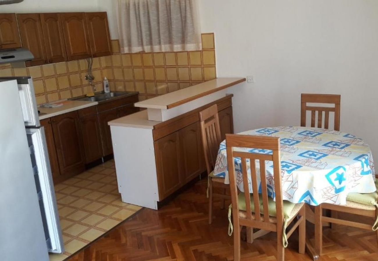 Appartamento a Stari Grad - Appartamento in Cittavecchia (Starigrad) con terrazzo, Climatizzazione, WIFI, Lavatrice (5028-1)