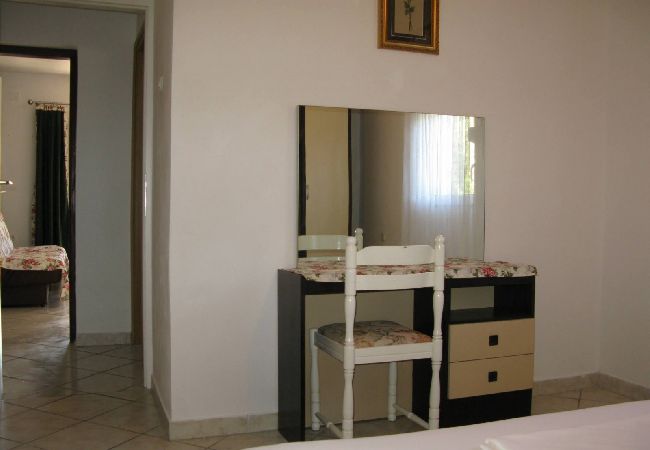 Appartamento a Lopar - Appartamento in Loparo (Lopar) con vista mare, loggia, Climatizzazione, WIFI (4229-6) Appartamento a Lopar - Appartamento in Loparo (Lopar) con vista mare, loggia, Climatizzazione, WIFI (4229-6)