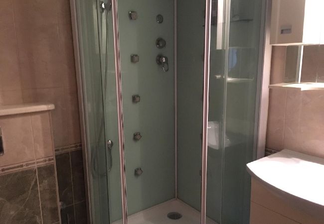 Casa a Pisak - Casa di vacanza in Pisak con vista mare, terrazzo, Climatizzazione, WIFI (5023-4) Casa a Pisak - Casa di vacanza in Pisak con vista mare, terrazzo, Climatizzazione, WIFI (5023-4)