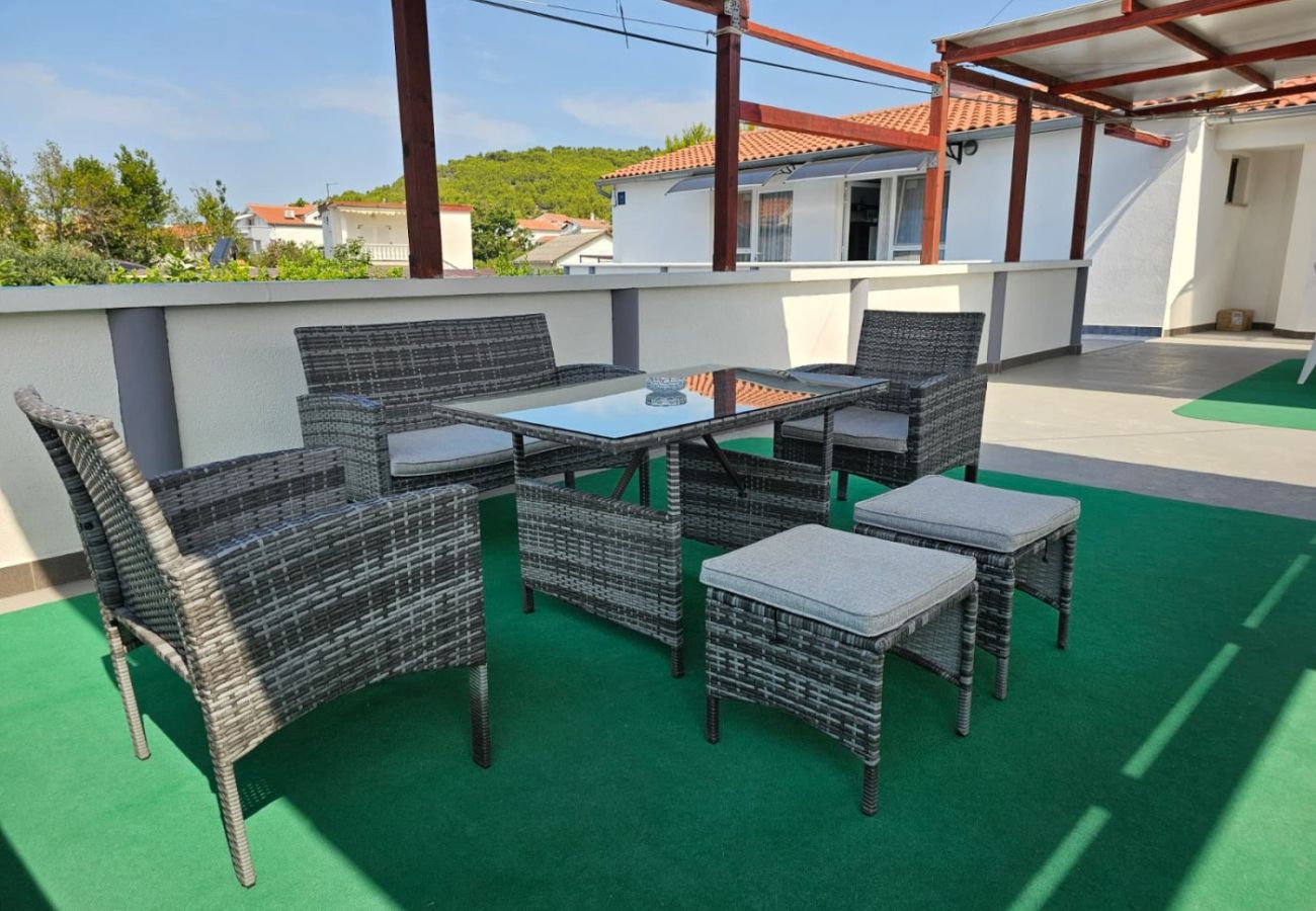 Appartamento a Tribunj - Appartamento in Trebocconi (Tribunj) con vista mare, balcone, Climatizzazione, WIFI (5034-3)