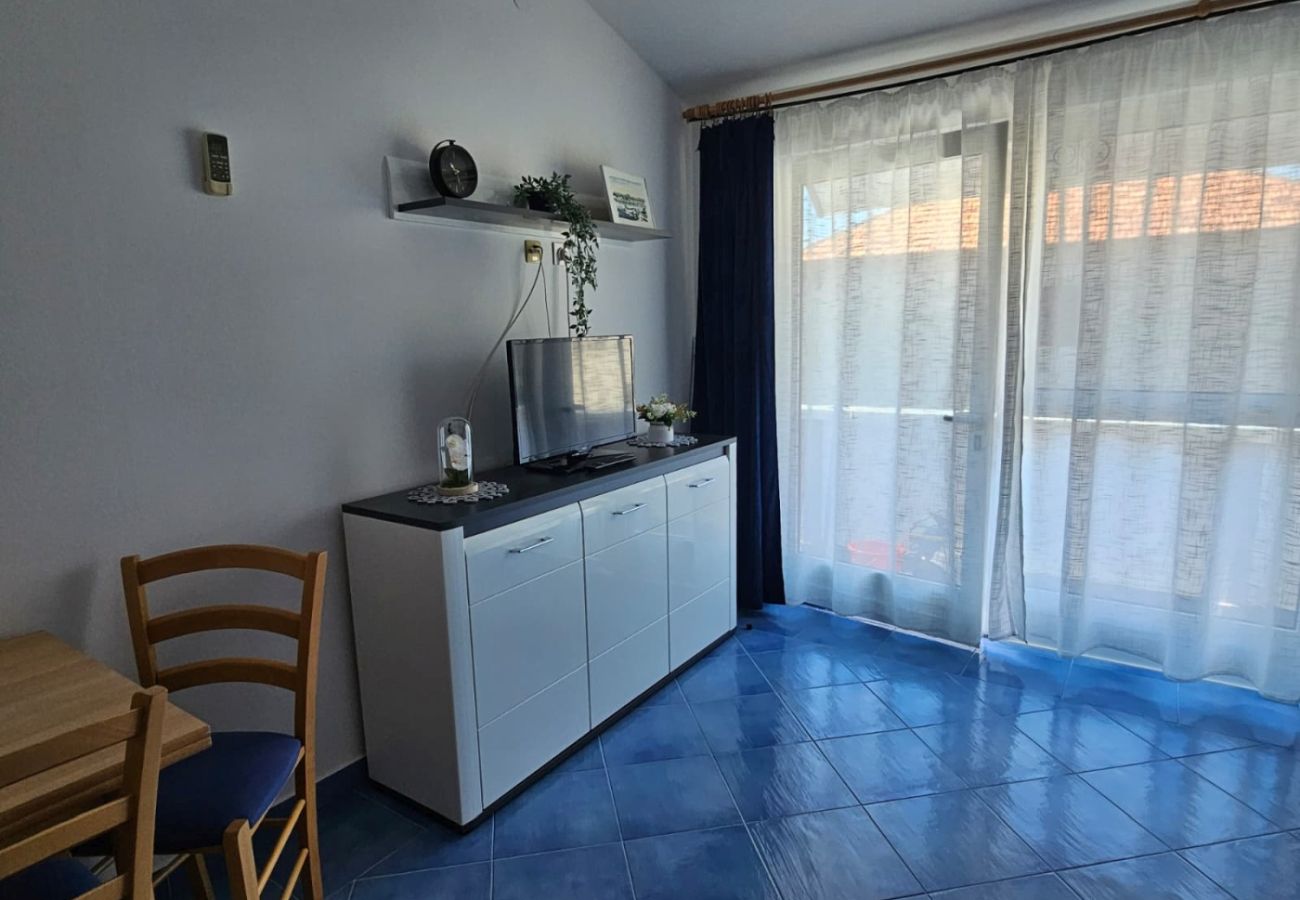 Appartamento a Tribunj - Appartamento in Trebocconi (Tribunj) con vista mare, balcone, Climatizzazione, WIFI (5034-3)