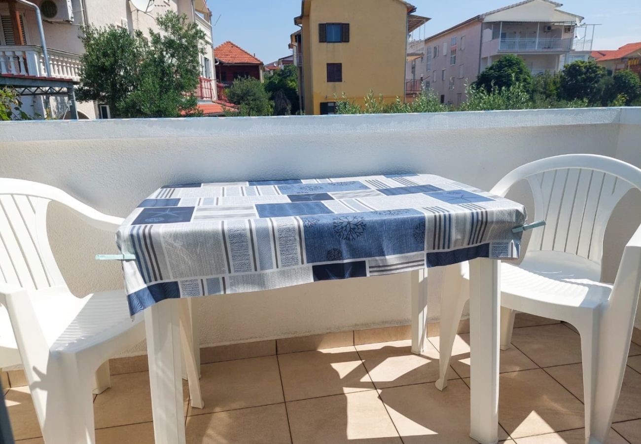 Appartamento a Tribunj - Appartamento in Trebocconi (Tribunj) con vista mare, balcone, Climatizzazione, WIFI (5034-3)