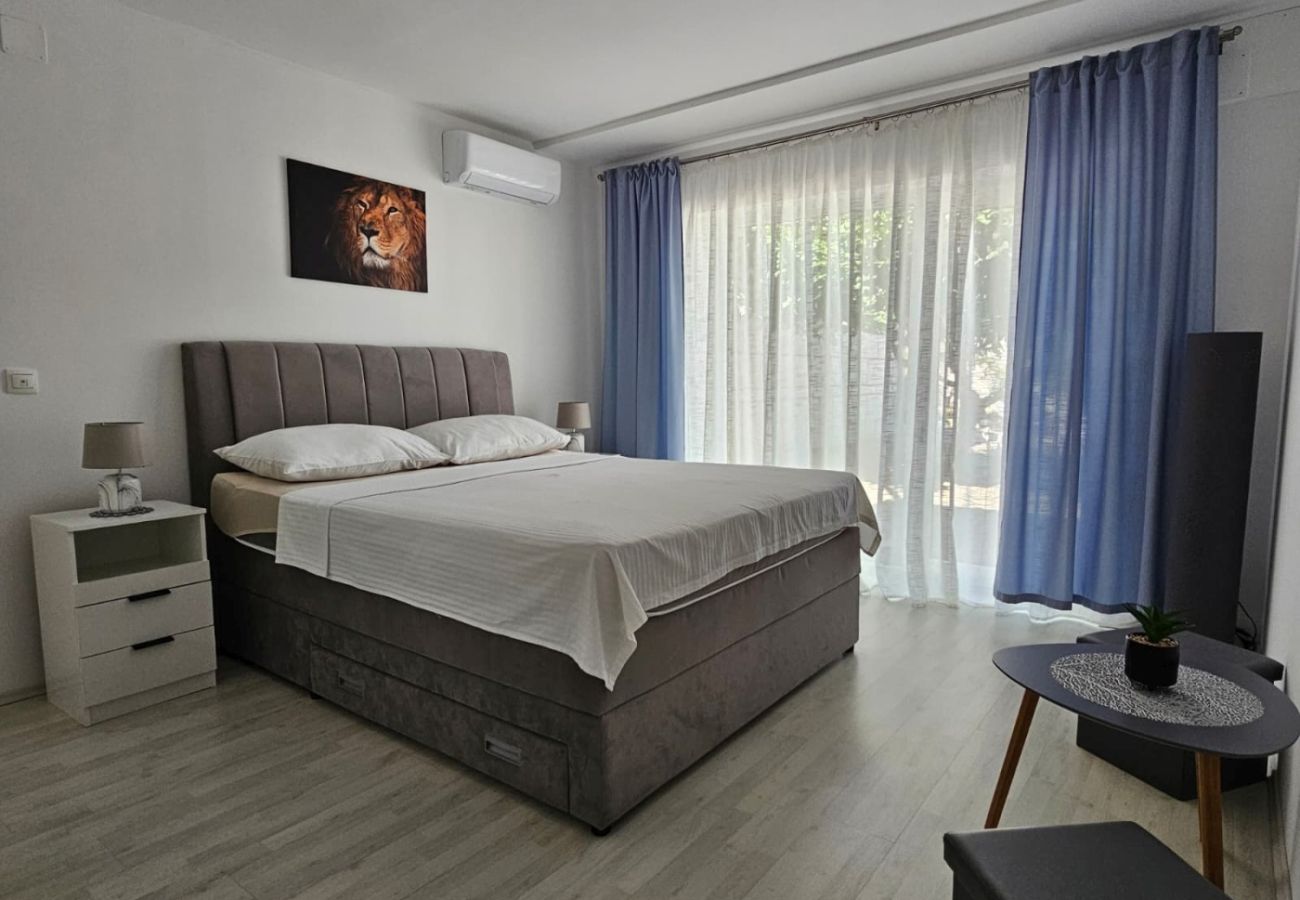 Appartamento a Tribunj - Appartamento in Trebocconi (Tribunj) con terrazzo, Climatizzazione, WIFI (5034-1)