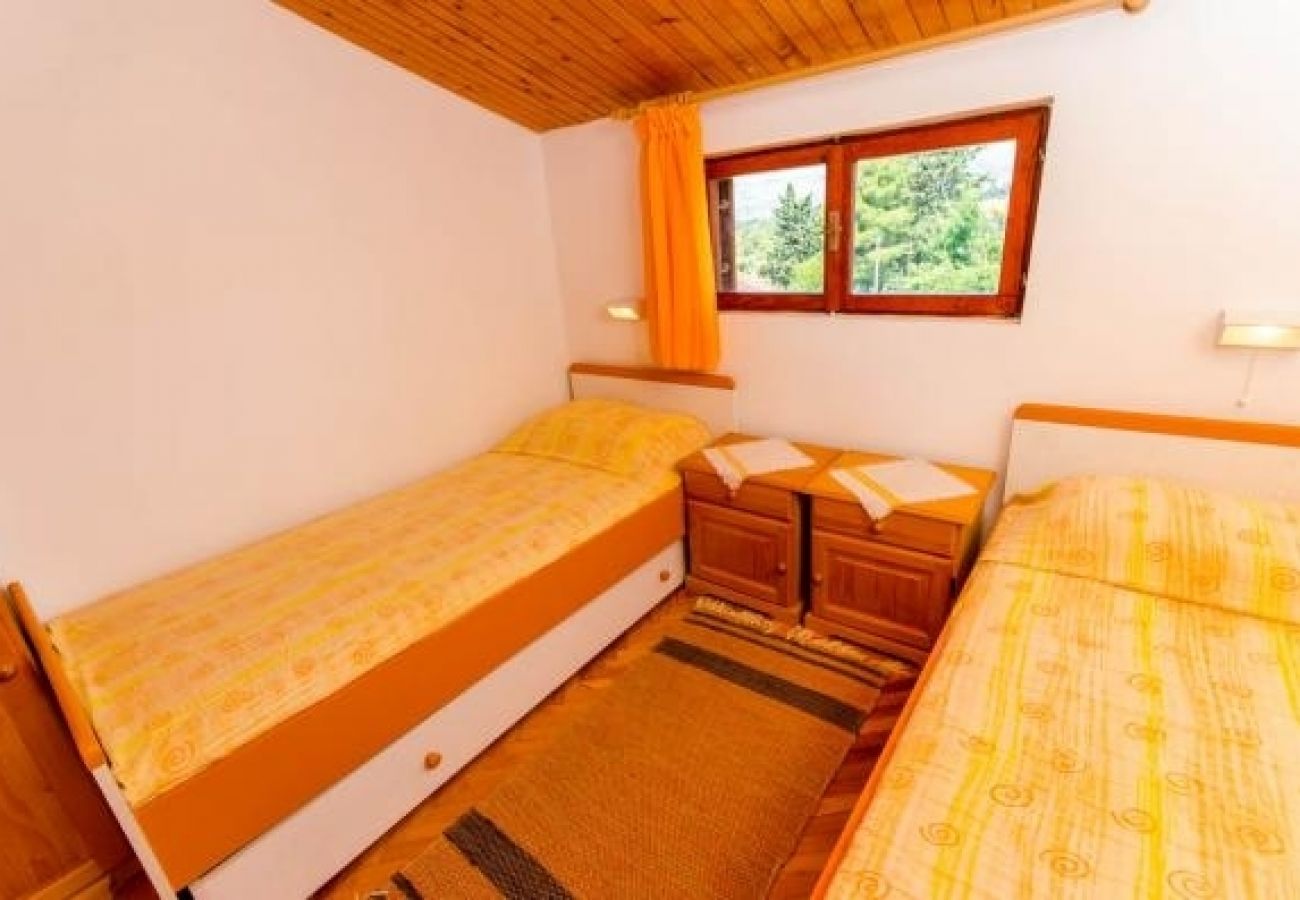 Appartamento a Okrug Gornji - Appartamento in Okrug Gornji con vista mare, terrazzo, Climatizzazione, WIFI (5045-1)