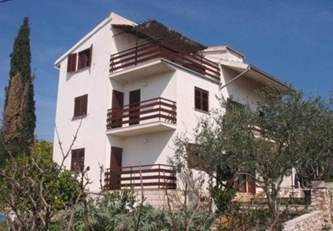 Appartamento a Okrug Gornji - Appartamento in Okrug Gornji con vista mare, terrazzo, Climatizzazione, WIFI (5045-1)