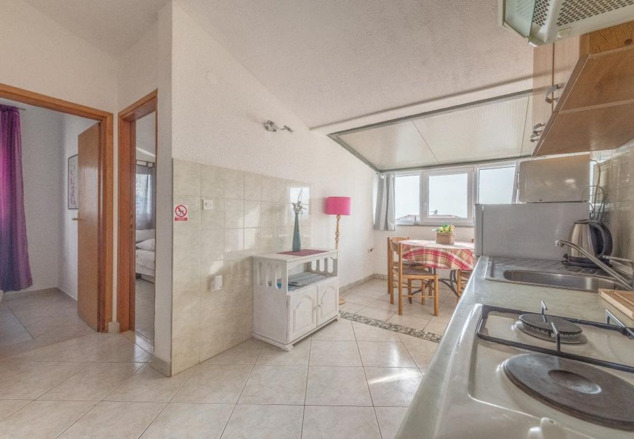 Appartamento a Okrug Gornji - Appartamento in Okrug Gornji con vista mare, terrazzo, Climatizzazione, WIFI (5046-3)