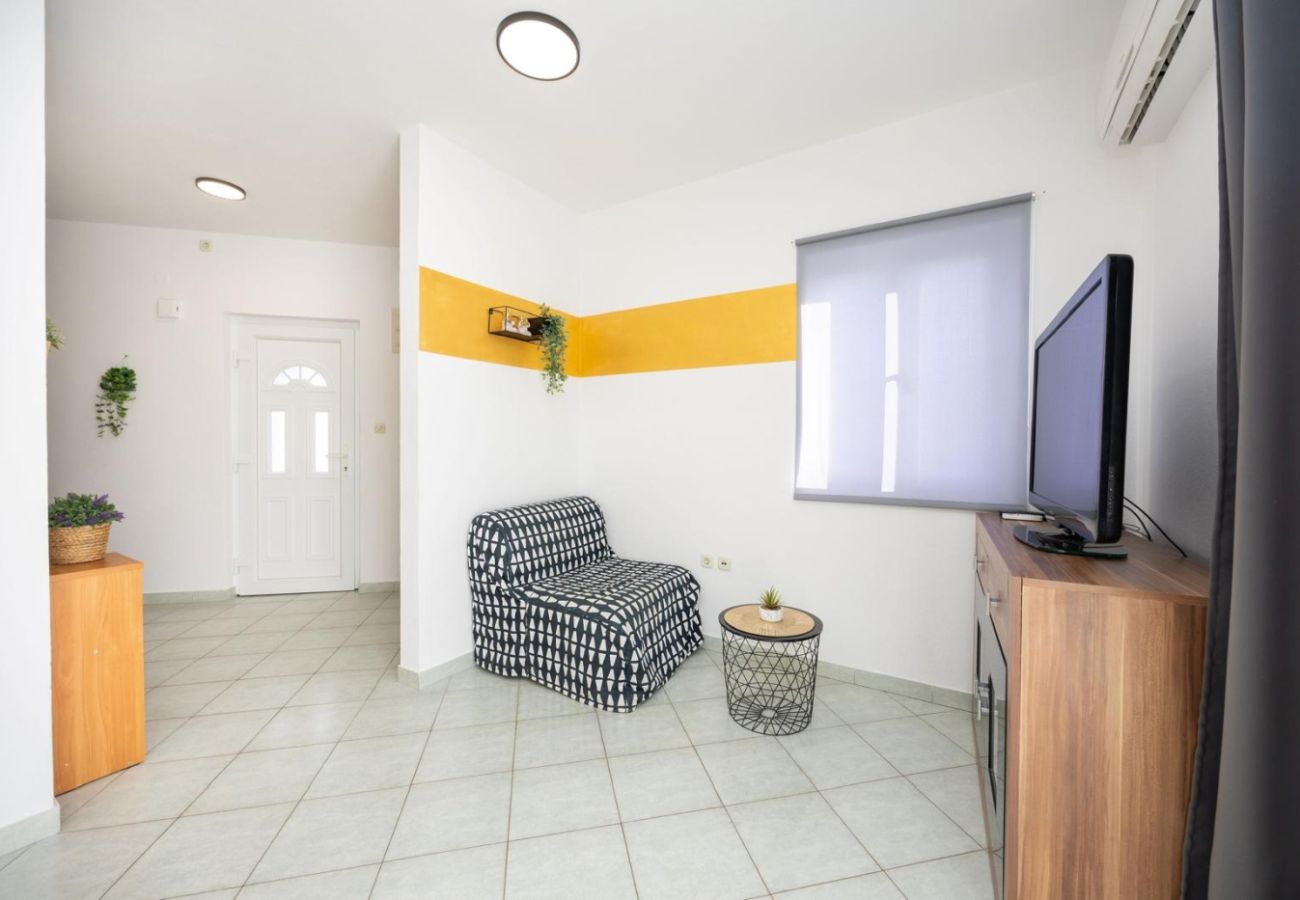 Appartamento a Okrug Gornji - Appartamento in Okrug Gornji con vista mare, terrazzo, Climatizzazione, WIFI (5049-3)