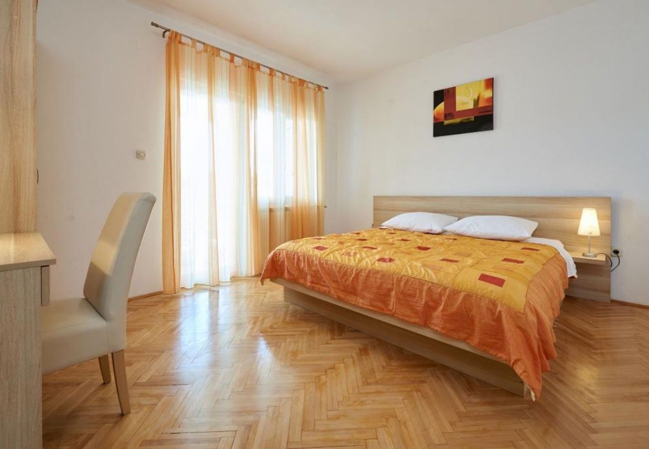 Appartamento a Seget Vranjica - Appartamento in Seget Vranjica con vista mare, terrazzo, Climatizzazione, WIFI (5052-5)