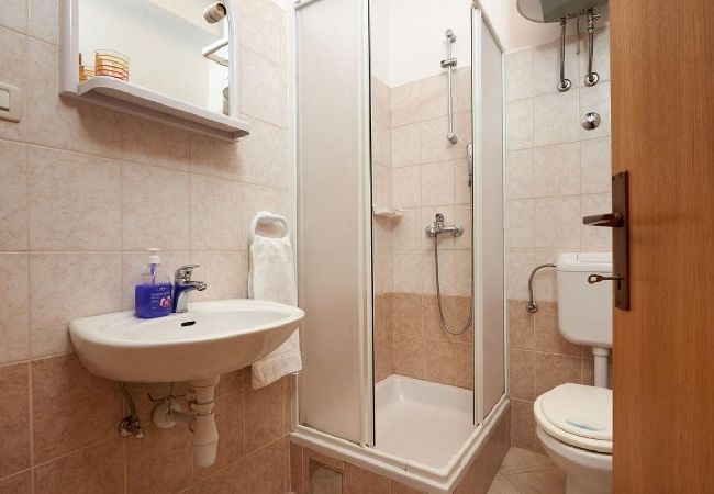 Studio a Seget Vranjica - Appartamento Studio in Seget Vranjica con terrazzo, Climatizzazione, WIFI, Lavatrice (5052-2) Studio a Seget Vranjica - Appartamento Studio in Seget Vranjica con terrazzo, Climatizzazione, WIFI, Lavatrice (5052-2)