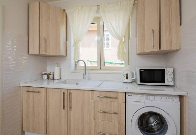 Studio a Trogir - Appartamento Studio in Traù (Trogir) con terrazzo, Climatizzazione, WIFI, Lavatrice (5058-2) Studio a Trogir - Appartamento Studio in Traù (Trogir) con terrazzo, Climatizzazione, WIFI, Lavatrice (5058-2)