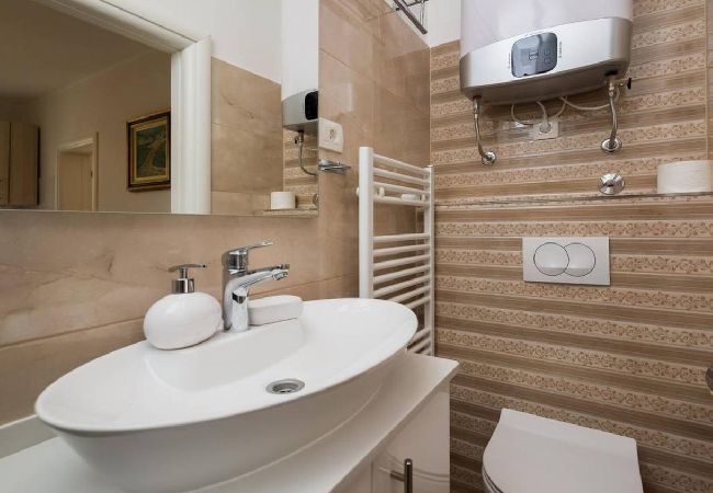 Studio a Trogir - Appartamento Studio in Traù (Trogir) con terrazzo, Climatizzazione, WIFI, Lavatrice (5058-2) Studio a Trogir - Appartamento Studio in Traù (Trogir) con terrazzo, Climatizzazione, WIFI, Lavatrice (5058-2)