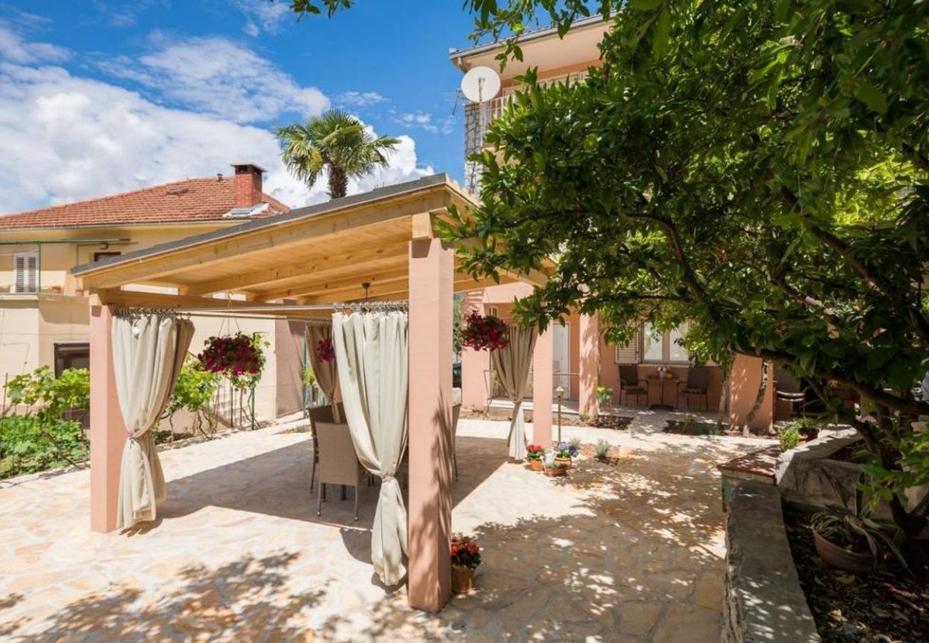 Appartamento a Trogir - Appartamento in Traù (Trogir) con vista mare, balcone, Climatizzazione, WIFI (5058-1)