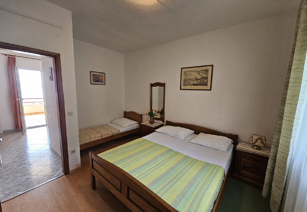 Appartamento a Duce - Appartamento in Duće con vista mare, balcone, Climatizzazione, WIFI (5067-3)