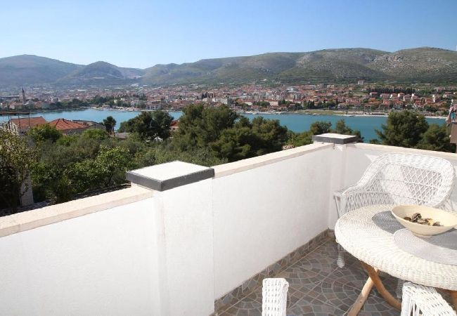 Appartamento a Trogir - Appartamento in Traù (Trogir) con vista mare, terrazzo, Climatizzazione, WIFI (5065-1) Appartamento a Trogir - Appartamento in Traù (Trogir) con vista mare, terrazzo, Climatizzazione, WIFI (5065-1)