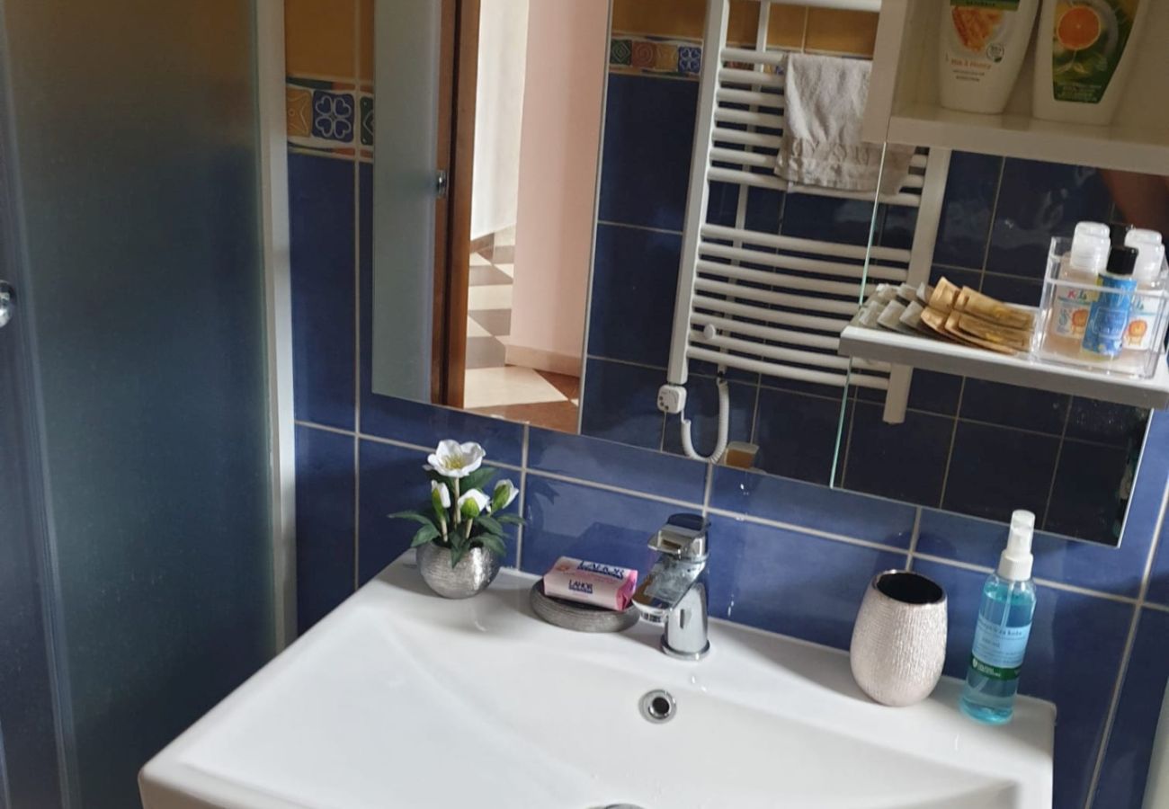 Appartamento a Duce - Appartamento in Duće con vista mare, balcone, Climatizzazione, WIFI (5063-2)