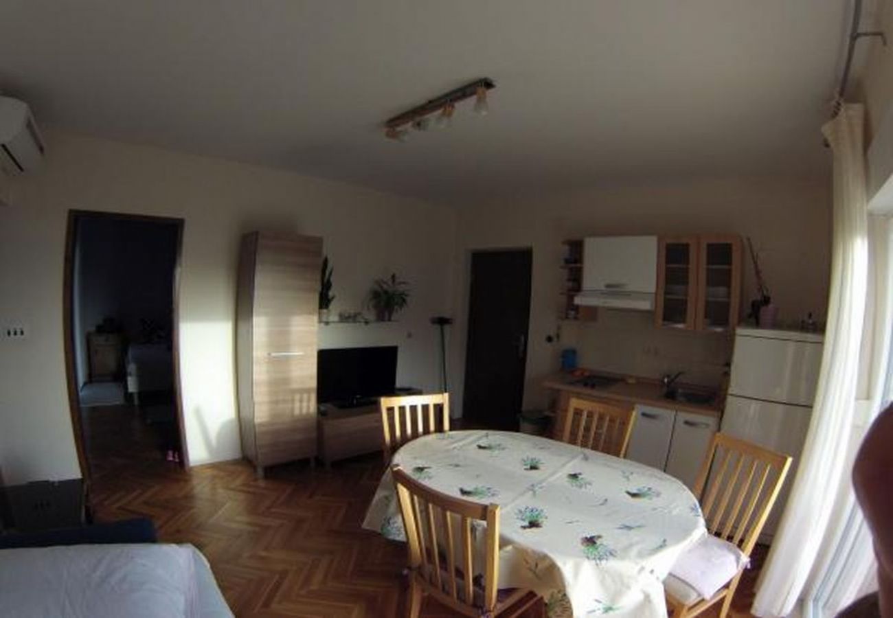 Appartamento a Duce - Appartamento in Duće con balcone, Climatizzazione, WIFI (5061-2)