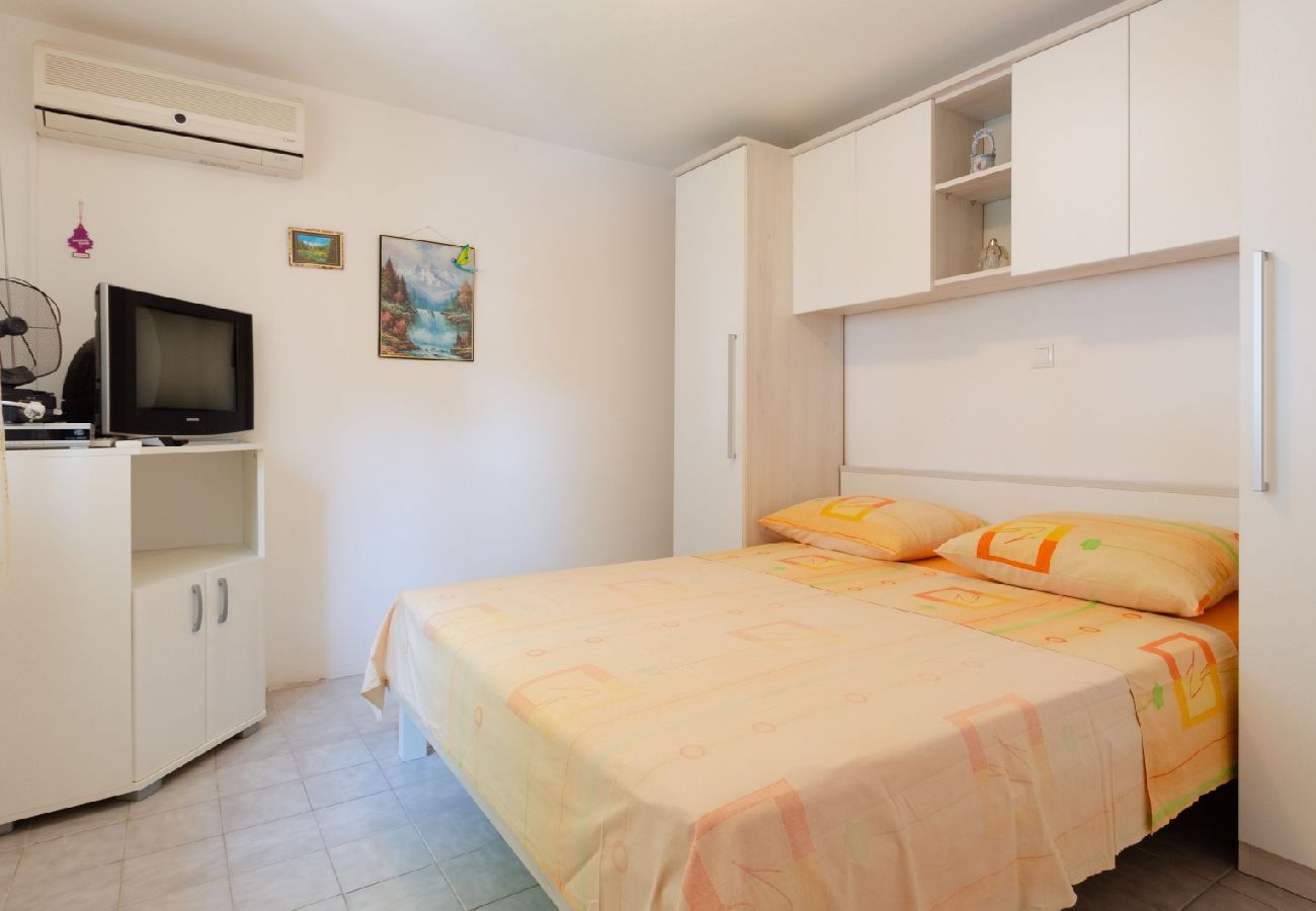 Appartamento a Karbuni - Appartamento in Karbuni con vista mare, terrazzo, Climatizzazione, WIFI (5078-1)