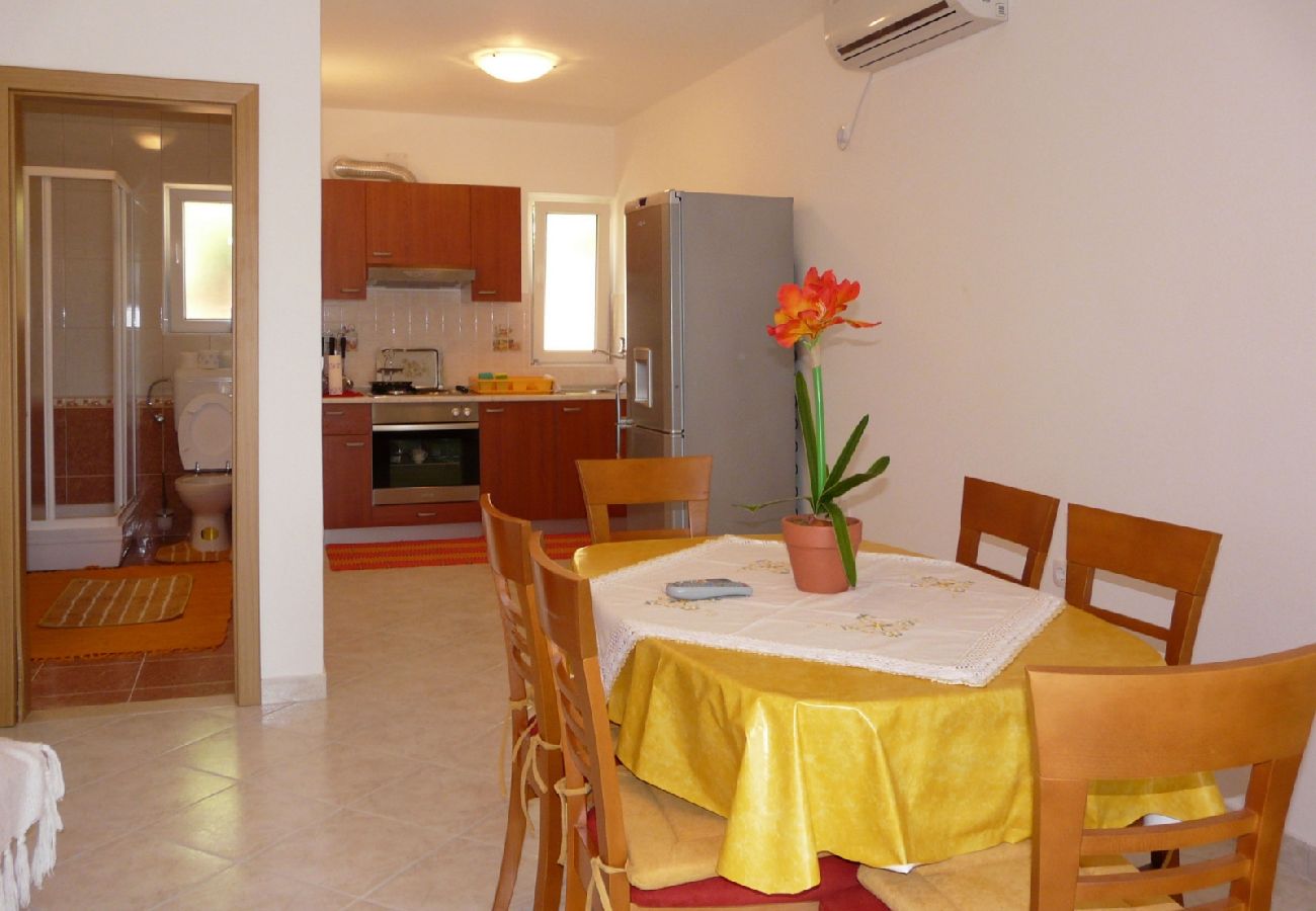 Appartamento a Karbuni - Appartamento in Karbuni con vista mare, terrazzo, Climatizzazione, WIFI (5078-2)