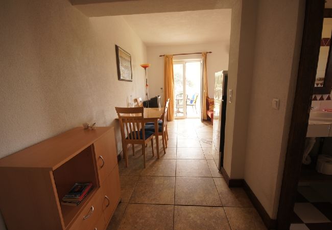 Appartamento a Vodice - Ferienwohnung in Vodice mit Meerblick, Terrasse, Klimaanlage, W-LAN (144-2) Appartamento a Vodice - Ferienwohnung in Vodice mit Meerblick, Terrasse, Klimaanlage, W-LAN (144-2)