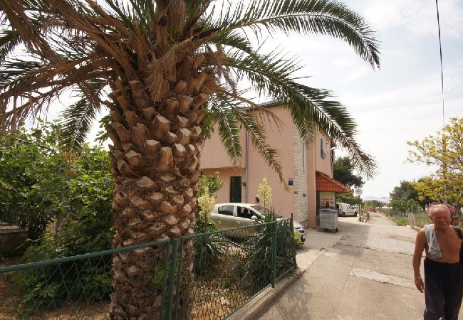 Appartamento a Vodice - Ferienwohnung in Vodice mit Meerblick, Terrasse, Klimaanlage, W-LAN (144-2) Appartamento a Vodice - Ferienwohnung in Vodice mit Meerblick, Terrasse, Klimaanlage, W-LAN (144-2)