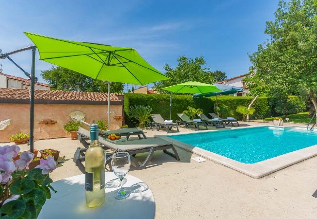 Casa a Porec - Casa di vacanza in Parenzo (Porec) con terrazzo, Climatizzazione, WIFI, Lavatrice (4928-11) Casa a Porec - Casa di vacanza in Parenzo (Porec) con terrazzo, Climatizzazione, WIFI, Lavatrice (4928-11)
