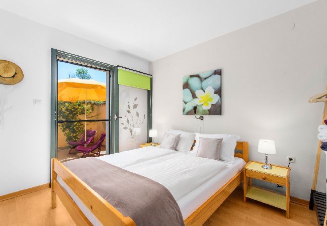 Casa a Porec - Casa di vacanza in Parenzo (Porec) con terrazzo, Climatizzazione, WIFI, Lavatrice (4928-11) Casa a Porec - Casa di vacanza in Parenzo (Porec) con terrazzo, Climatizzazione, WIFI, Lavatrice (4928-11)