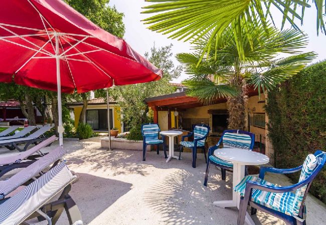 Casa a Porec - Casa di vacanza in Parenzo (Porec) con terrazzo, Climatizzazione, WIFI, Lavatrice (4928-11) Casa a Porec - Casa di vacanza in Parenzo (Porec) con terrazzo, Climatizzazione, WIFI, Lavatrice (4928-11)