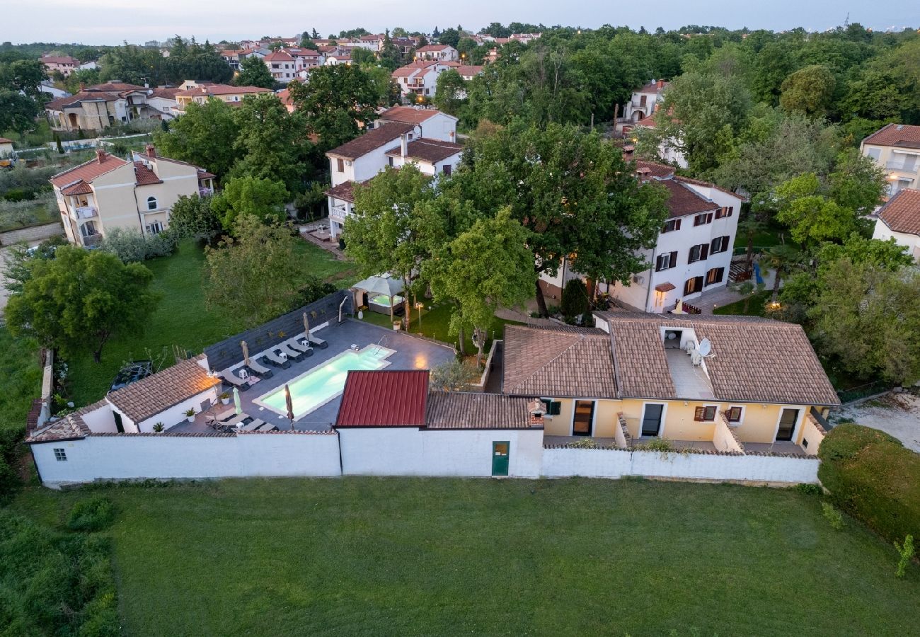 Casa a Porec - Casa di vacanza in Parenzo (Porec) con terrazzo, Climatizzazione, WIFI, Lavatrice (4928-11)