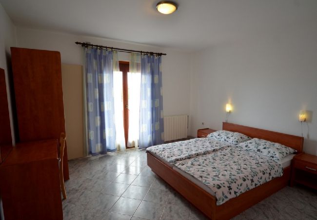 Appartamento a Vrvari - Appartamento in Vrvari con balcone, Climatizzazione, WIFI, Lavatrice (664-2) Appartamento a Vrvari - Appartamento in Vrvari con balcone, Climatizzazione, WIFI, Lavatrice (664-2)