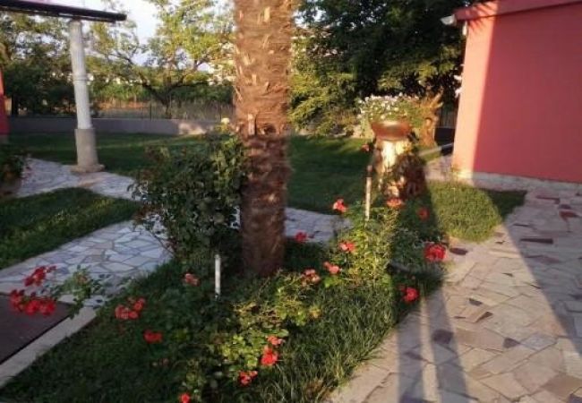 Appartamento a Vrvari - Appartamento in Vrvari con balcone, Climatizzazione, WIFI, Lavatrice (664-2) Appartamento a Vrvari - Appartamento in Vrvari con balcone, Climatizzazione, WIFI, Lavatrice (664-2)