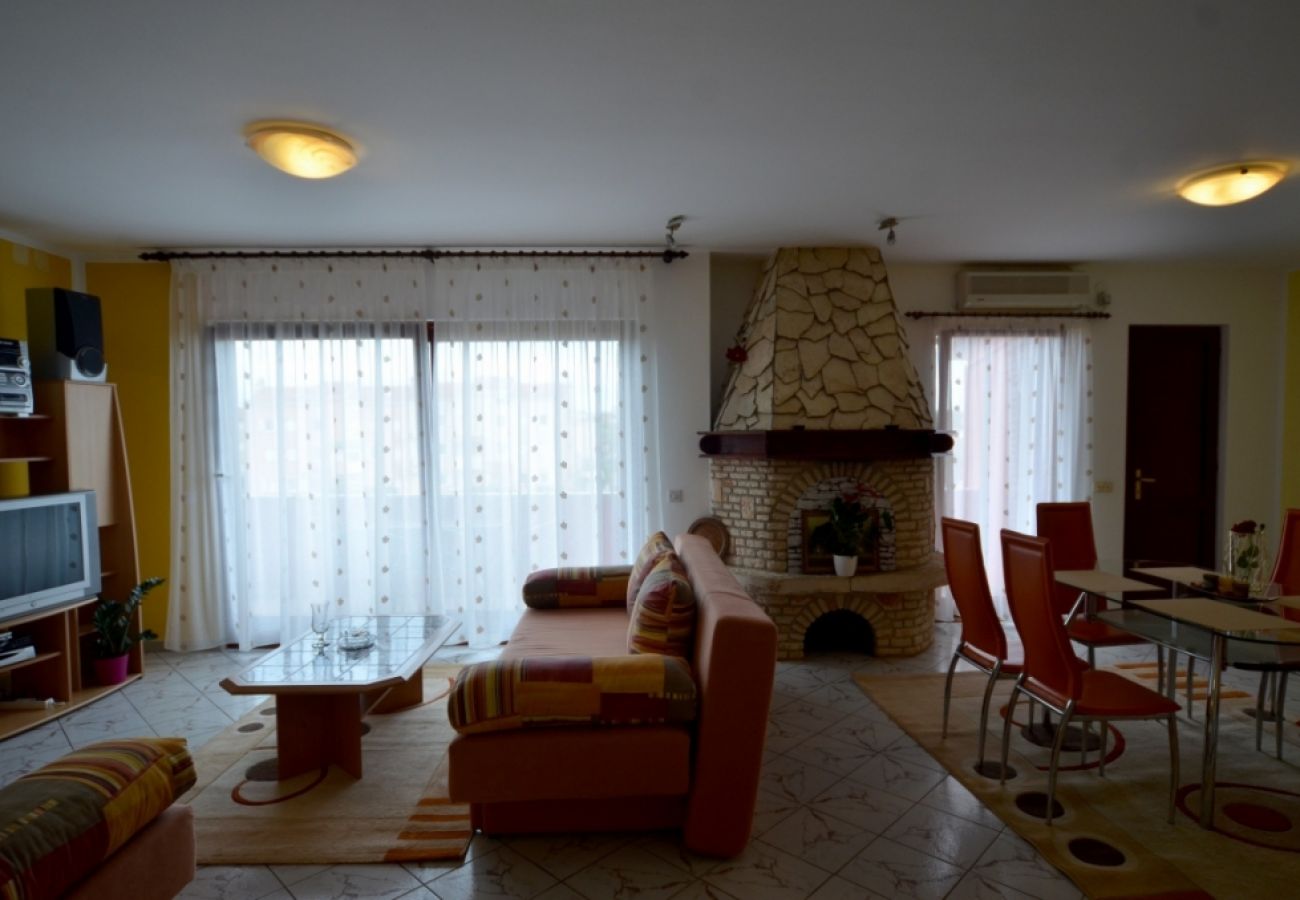 Appartamento a Vrvari - Appartamento in Vrvari con balcone, Climatizzazione, WIFI, Lavatrice (664-1)