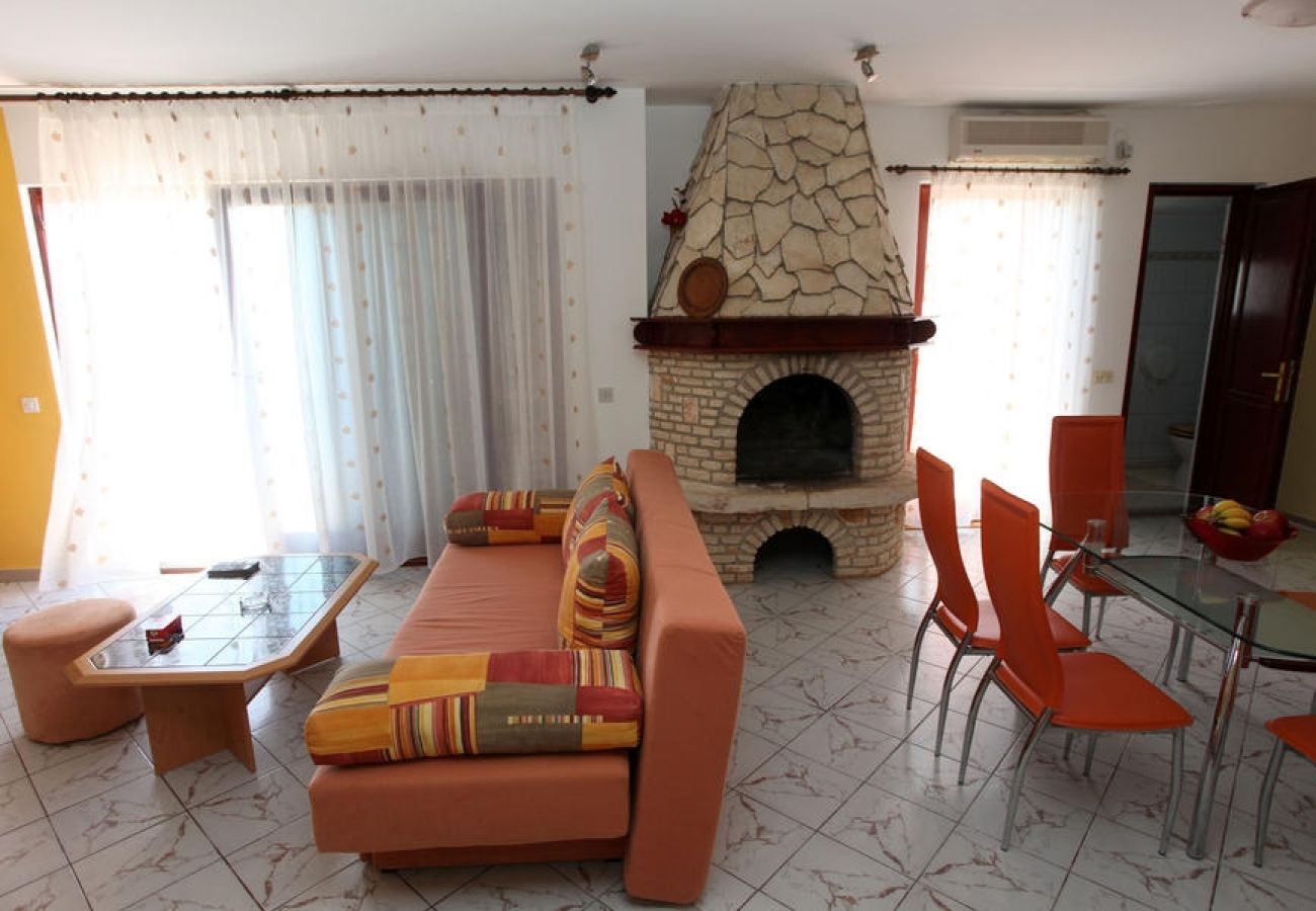 Appartamento a Vrvari - Appartamento in Vrvari con balcone, Climatizzazione, WIFI, Lavatrice (664-1)