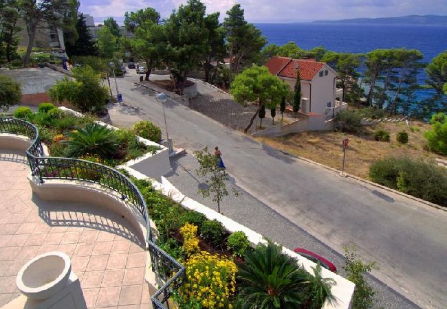 Studio a Brela - Appartamento Studio in Brella (Brela) con vista mare, terrazzo, Climatizzazione, WIFI (201-9) Studio a Brela - Appartamento Studio in Brella (Brela) con vista mare, terrazzo, Climatizzazione, WIFI (201-9)