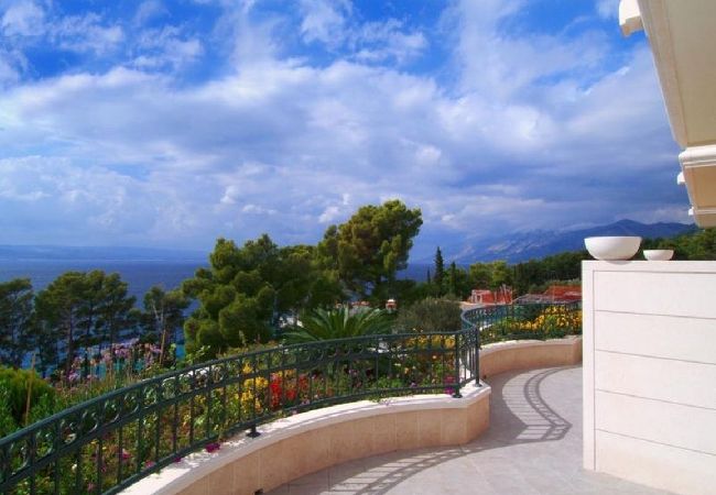Studio a Brela - Appartamento Studio in Brella (Brela) con vista mare, terrazzo, Climatizzazione, WIFI (201-4) Studio a Brela - Appartamento Studio in Brella (Brela) con vista mare, terrazzo, Climatizzazione, WIFI (201-4)