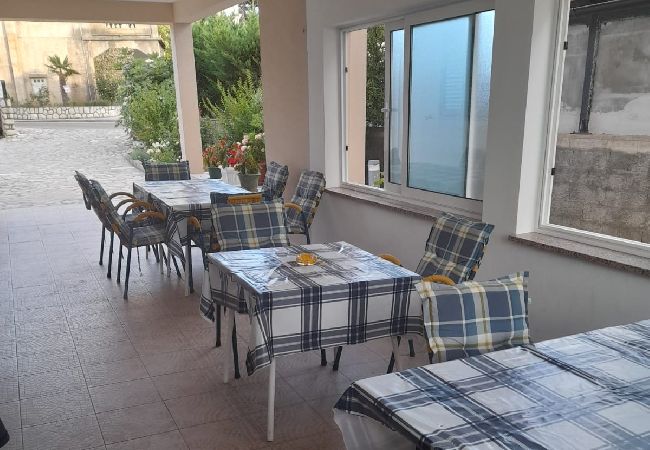 Appartamento a Lopar - Appartamento in Loparo (Lopar) con vista mare, terrazzo, Climatizzazione, WIFI (3719-1) Appartamento a Lopar - Appartamento in Loparo (Lopar) con vista mare, terrazzo, Climatizzazione, WIFI (3719-1)