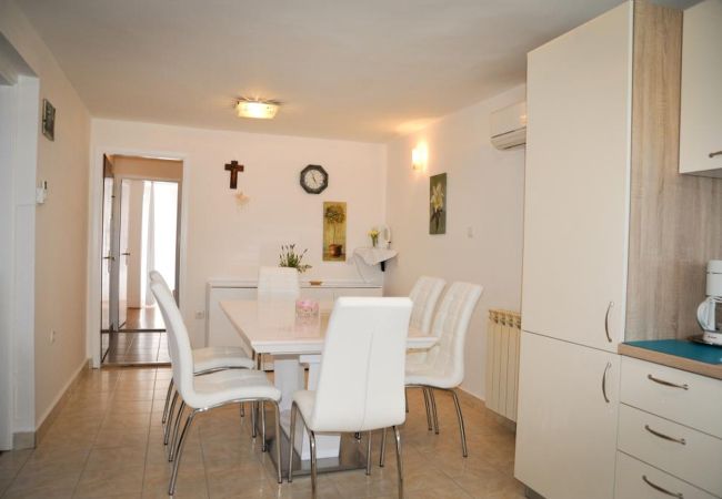 Appartamento a Lopar - Appartamento in Loparo (Lopar) con vista mare, terrazzo, Climatizzazione, WIFI (3719-1) Appartamento a Lopar - Appartamento in Loparo (Lopar) con vista mare, terrazzo, Climatizzazione, WIFI (3719-1)
