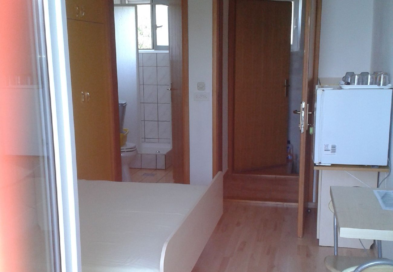 Affitto per camere a Luka - Zimmer in Luka mit Meerblick, Balkon, Klimaanlage, W-LAN (4659-3)